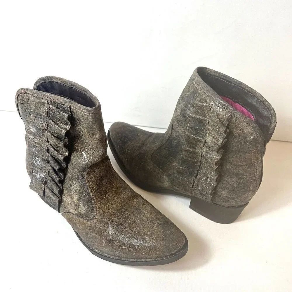 Betsey Johnson Seal Ruffled Brown Leather Back-Zip Western Ankle Bootie Womens 7
